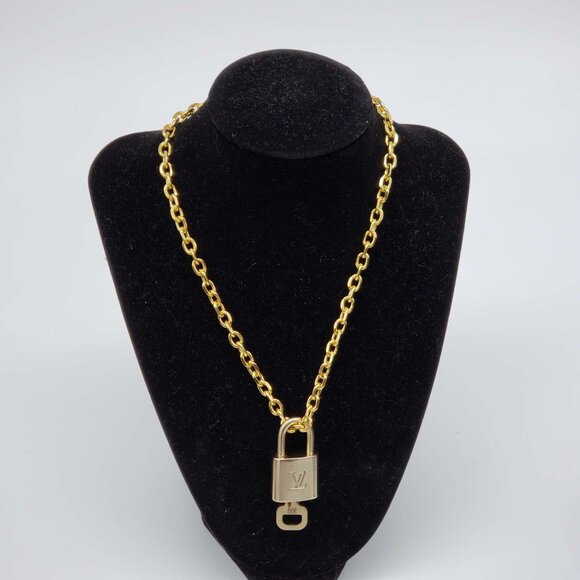 100% Auth Louis Vuitton Lock & Key with Unbranded Gold Plated Chain Necklace - Picture 1 of 6